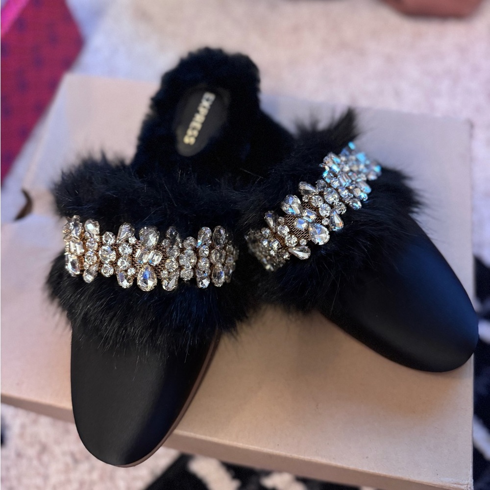 Express Black Fur Embellished Women's Shoes - Picture 2 of 4